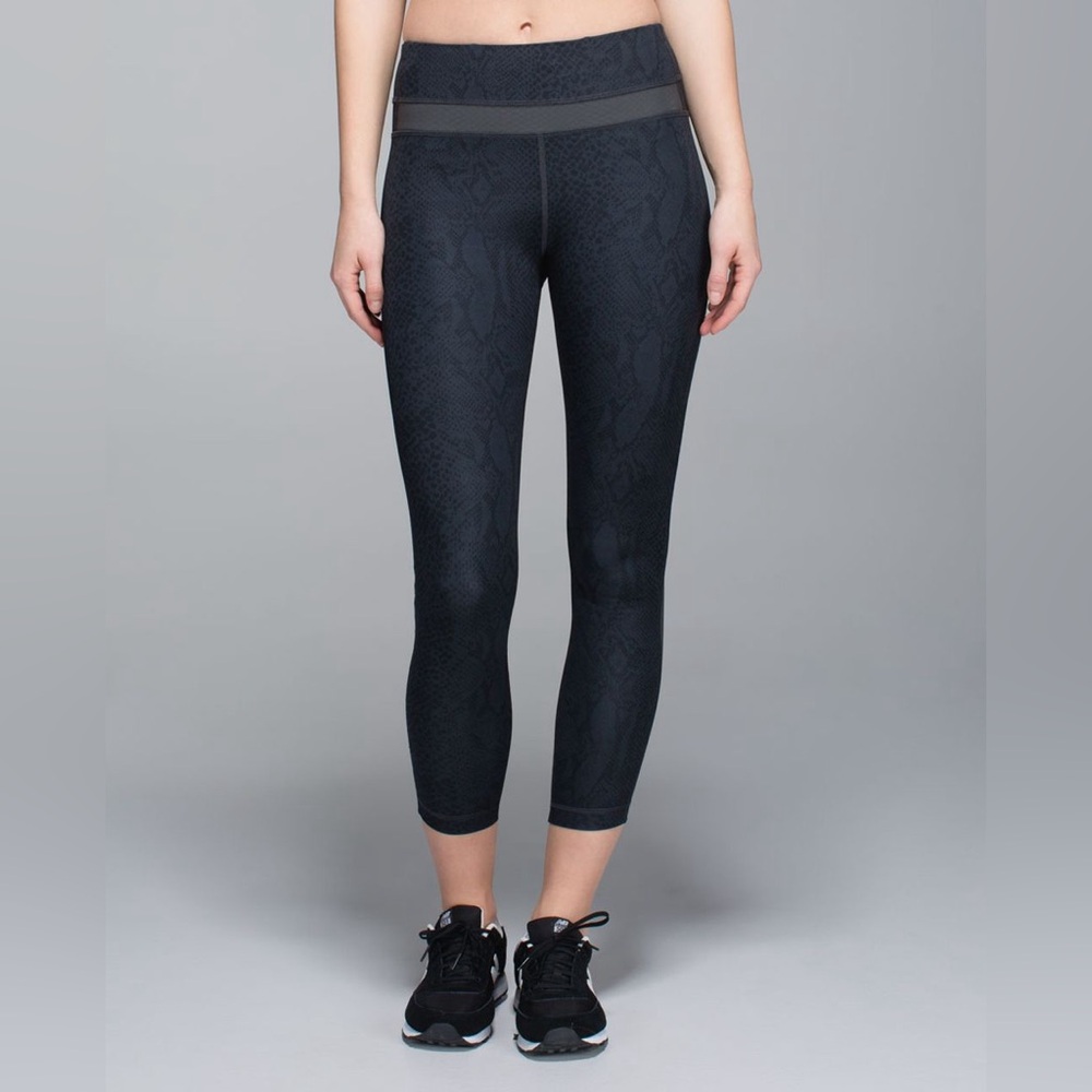 LULULEMON Light Speed Tight Desert Snake Deep Coal Black Leggings Size 4
